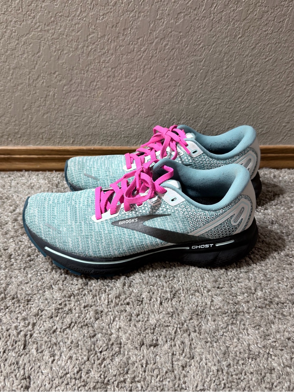 Brooks Ghost 14 Women’s Running Shoes Light Blue Teal Hot Pink Size 8 Medium B